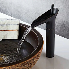 Veloura Cascade Heritage Basin Tap