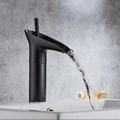 Veloura Cascade Heritage Basin Tap