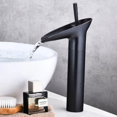 Veloura Cascade Heritage Basin Tap