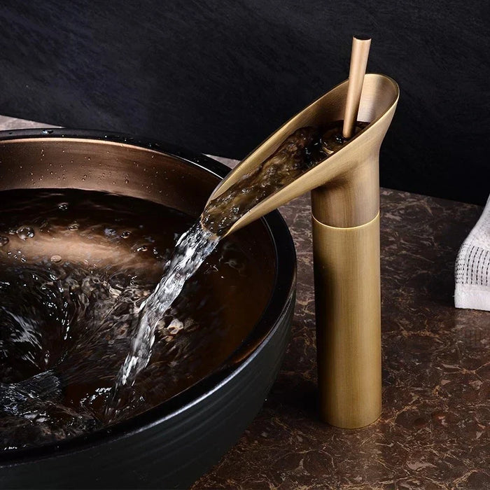 Veloura Cascade Heritage Basin Tap