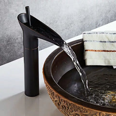 Veloura Cascade Heritage Basin Tap